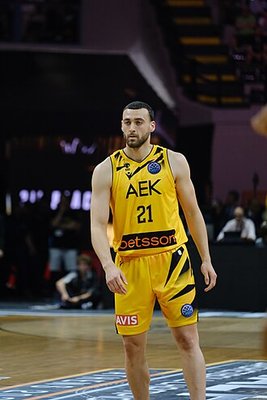 Omiros Netzipoglou