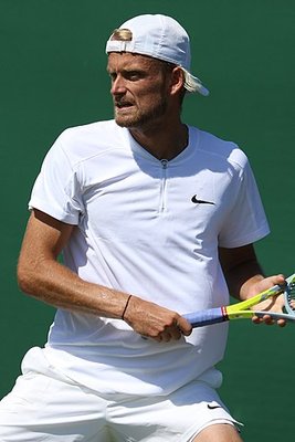 Nicola Kuhn