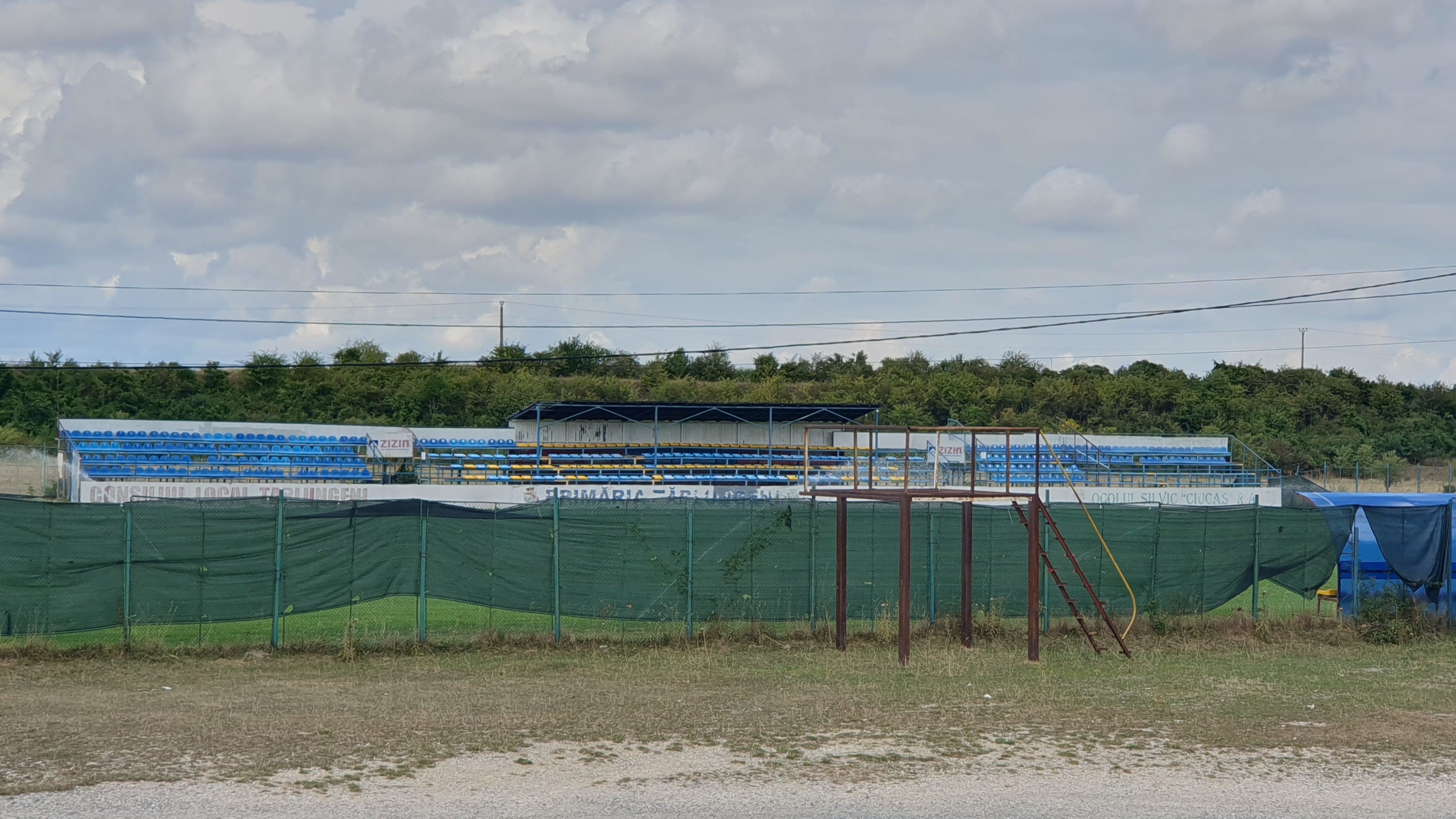 Stadionul Comunal (Tărlungeni)